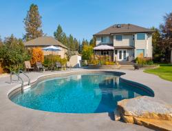Kidney Shaped Liner Pool Kelowna